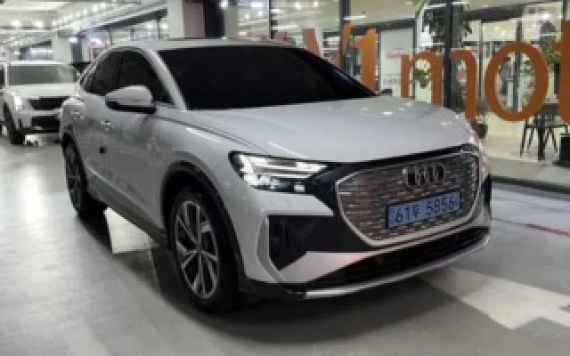 Q4 e-트론 40 스포트백 프리미엄